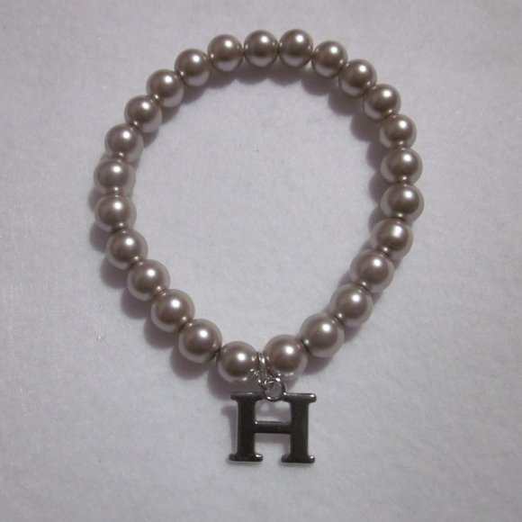 Initial H Bracelet. - Picture 1 of 3